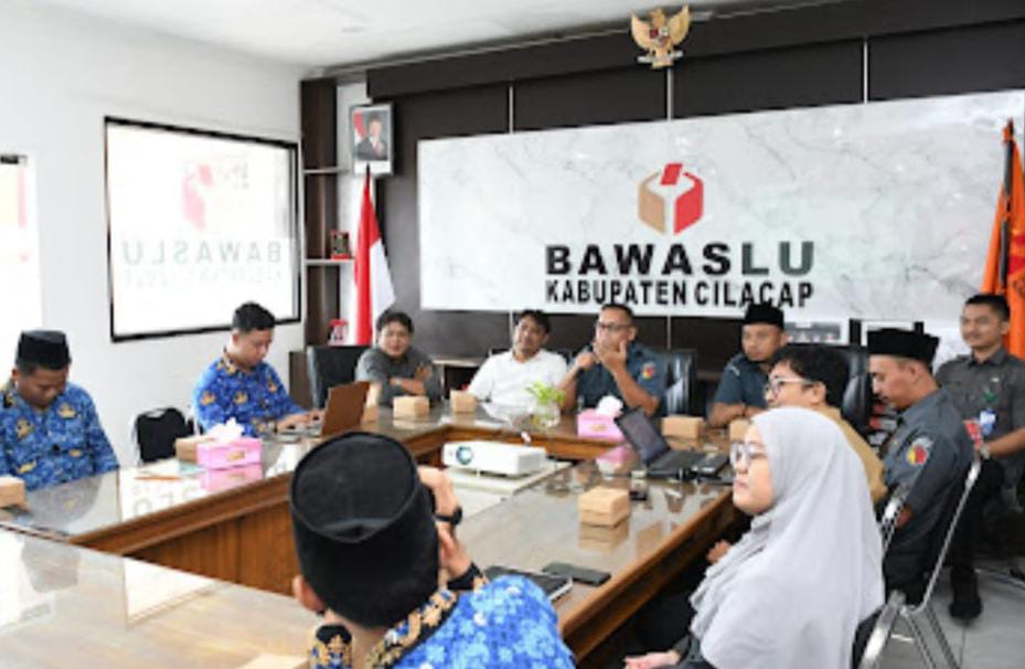 Bawaslu Cilacap: Pengawas Pemilu yang Peduli dengan Kehidupan Warga